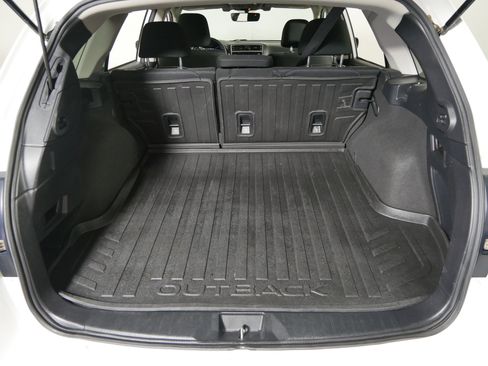 Used 2019 Subaru Outback 2.5i Premium image 18