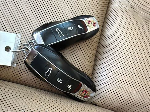 Used 2015 Porsche Cayenne S AWD/4WD image 25