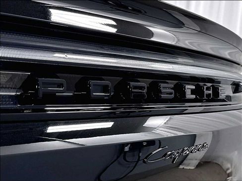 New 2026 Porsche Cayenne Coupe AWD/4WD image 33