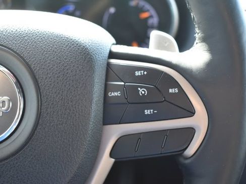 Used 2017 Jeep Grand Cherokee Laredo w/ Quick Order Package 23E AWD/4WD image 23