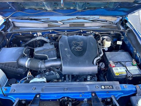 Used 2017 Toyota Tacoma SR5 RWD image 29