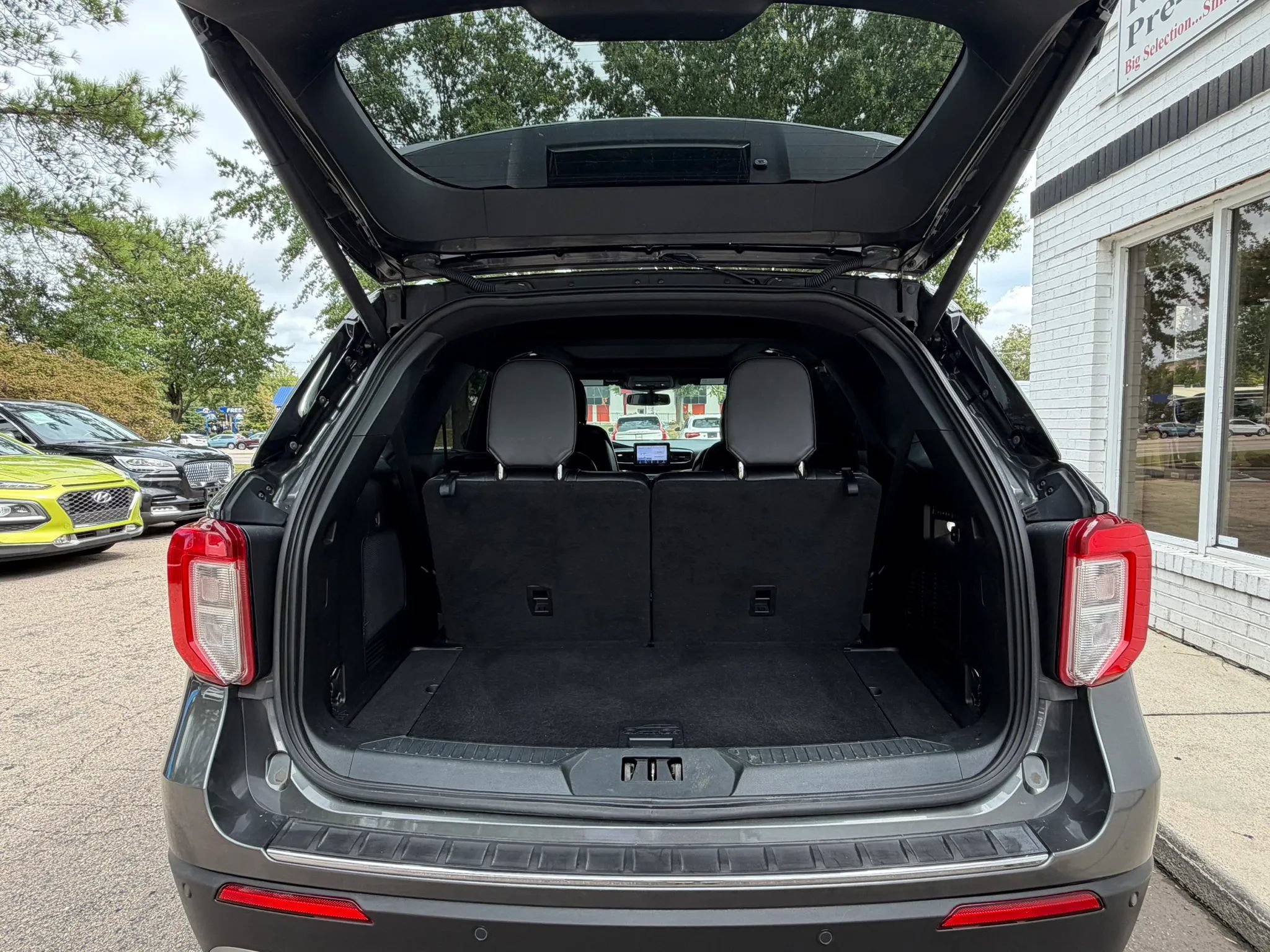 Used 2020 Ford Explorer Limited w/ Class III Trailer Tow Package AWD/4WD image 24