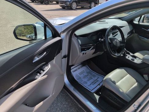 Used 2021 Cadillac XT4 Luxury w/ Cold Weather Package AWD/4WD image 9