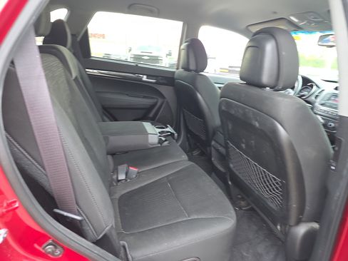 Used 2015 Kia Sorento LX image 10