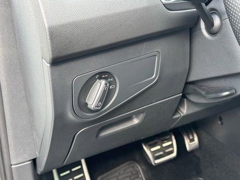 Certified 2023 Volkswagen Tiguan SE R-Line image 33