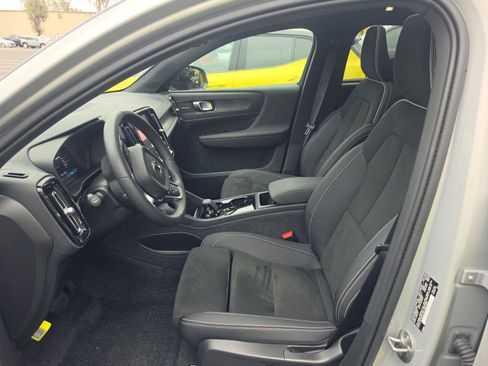 Used 2023 Volvo C40 P8 Recharge Ultimate w/ Protection Package Premier AWD/4WD image 7