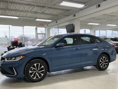 Used 2025 Volkswagen Jetta S image 3