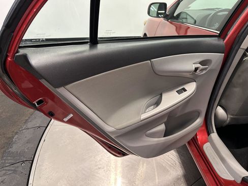 Used 2013 Toyota Corolla LE image 21