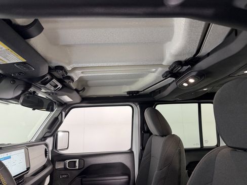 Used 2024 Jeep Wrangler Unlimited w/ Convenience Group image 23