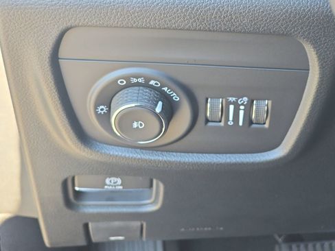 Used 2025 Jeep Grand Cherokee Summit w/ Obsidian Package image 33