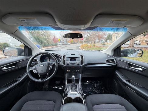 Used 2017 Ford Edge SE image 25