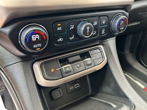 Used 2023 GMC Acadia Denali AWD/4WD image 21