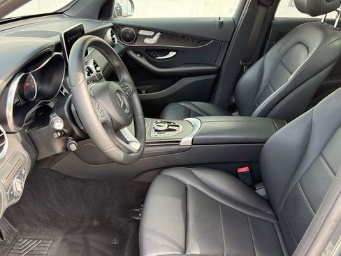 Used 2018 Mercedes-Benz GLC 300 4MATIC image 5