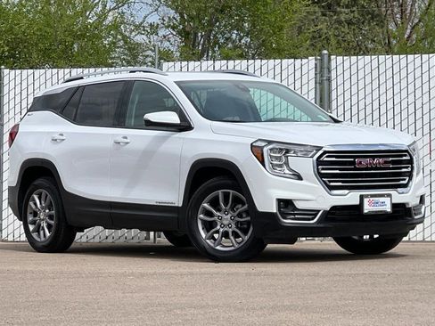 Used 2024 GMC Terrain SLT AWD/4WD image 2