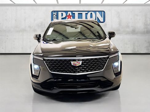 Used 2025 Cadillac XT4 Premium Luxury w/ Technology Package FWD image 2