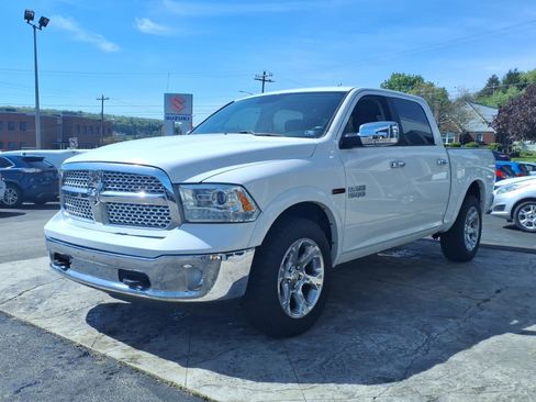 Used 2018 RAM 1500 Laramie w/ Convenience Group AWD/4WD image 5
