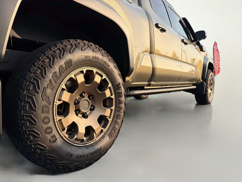 Certified 2025 Toyota Tacoma 4x4 Double Cab Hybrid image 7
