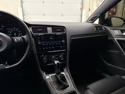 Used 2019 Volkswagen Golf R 4-Door image 17