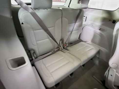 Used 2023 GMC Acadia SLE w/ Driver Convenience Package FWD image 31