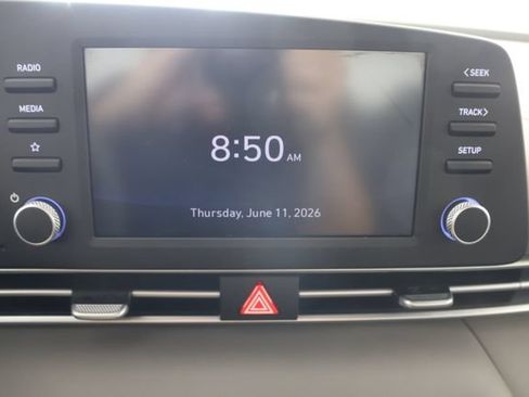 Certified 2024 Hyundai Elantra SE FWD image 14