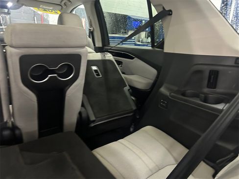 Used 2023 Honda Pilot LX image 24