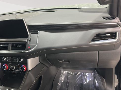 Used 2023 GMC Yukon SLT w/ SLT Luxury Package image 28