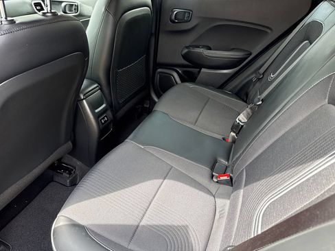 Certified 2025 Hyundai Venue Limited FWD image 16