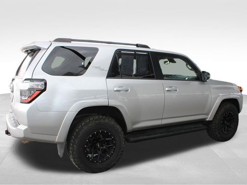Used 2020 Toyota 4Runner TRD Off-Road AWD/4WD image 17