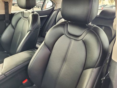 Used 2023 Genesis G70 2.0T image 12