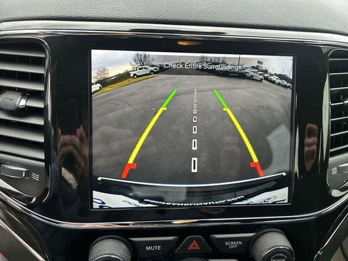 Used 2022 Jeep Grand Cherokee Limited w/ Tech Group image 23