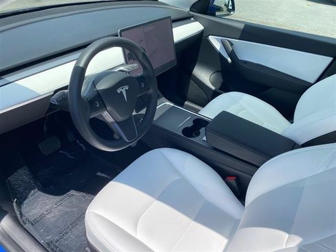 Used 2024 Tesla Model Y Long Range AWD/4WD image 11