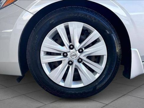 Certified 2021 Nissan Sentra S image 11