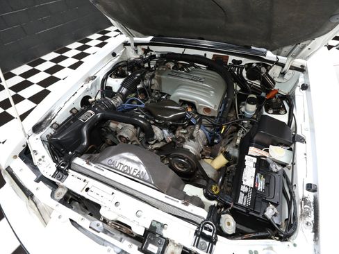 Used 1991 Ford Mustang LX RWD image 2