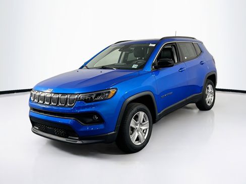 Used 2022 Jeep Compass Latitude w/ Sun and Sound Group AWD/4WD image 1