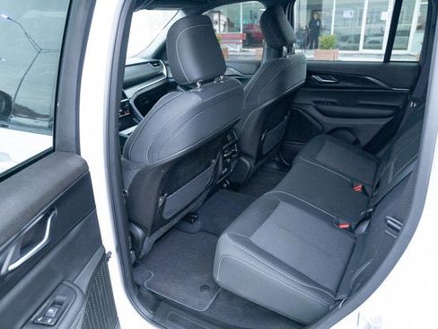 Certified 2025 Jeep Grand Cherokee Laredo X image 26