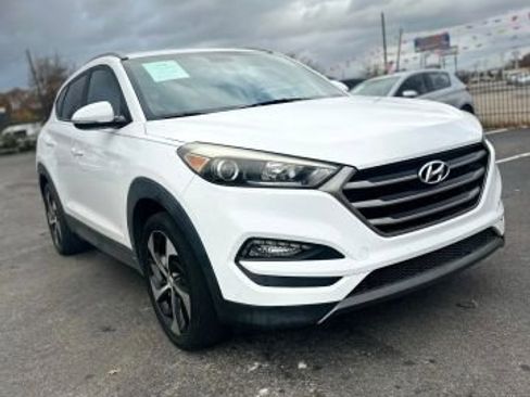 Used 2016 Hyundai Tucson Sport image 2