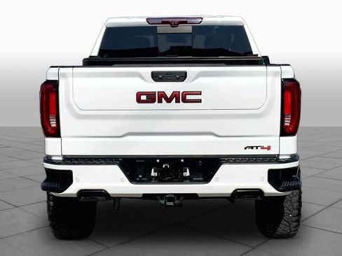 Used 2022 GMC Sierra 1500 AT4 w/ Technology Package AWD/4WD image 5