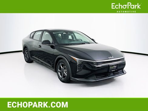 Used 2025 Kia K4 LXS image 1