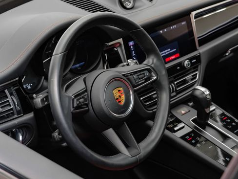 Used 2023 Porsche Macan AWD/4WD image 20