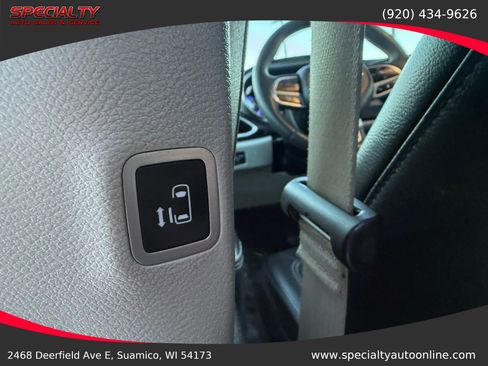 Used 2022 Chrysler Pacifica Touring-L image 25