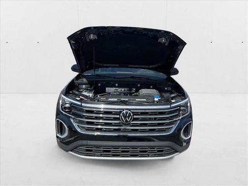 Certified 2025 Volkswagen Atlas SE image 19