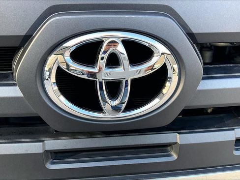 Used 2017 Toyota Tacoma SR5 w/ Tow Package image 29