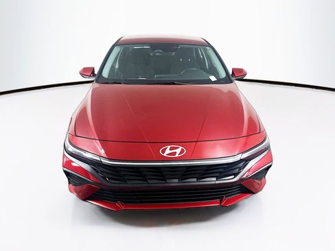 Used 2024 Hyundai Elantra SEL image 2