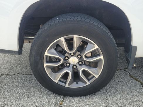 Used 2020 Chevrolet Silverado 1500 LT AWD/4WD image 5