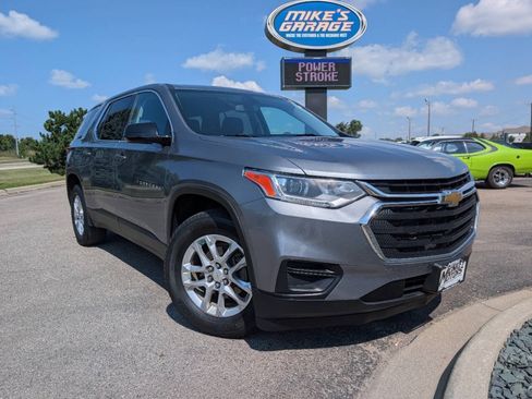 Used 2018 Chevrolet Traverse LS AWD/4WD image 2