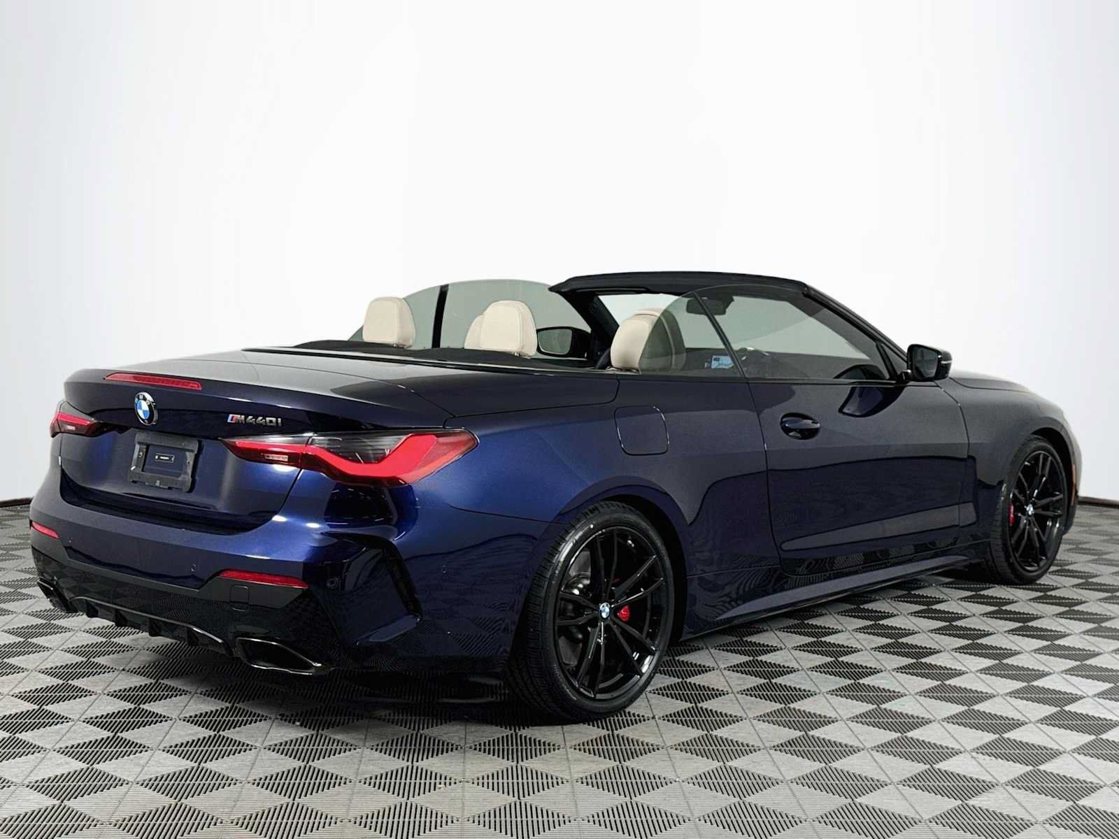 Used 2024 BMW M440i Convertible w/ Premium Package RWD image 5