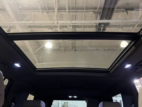 Used 2023 Chevrolet Tahoe Z71 w/ Luxury Package image 34