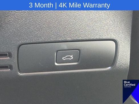 Used 2023 Volvo XC40 B5 Plus AWD/4WD image 29