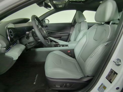 Used 2024 Hyundai Elantra Limited image 13