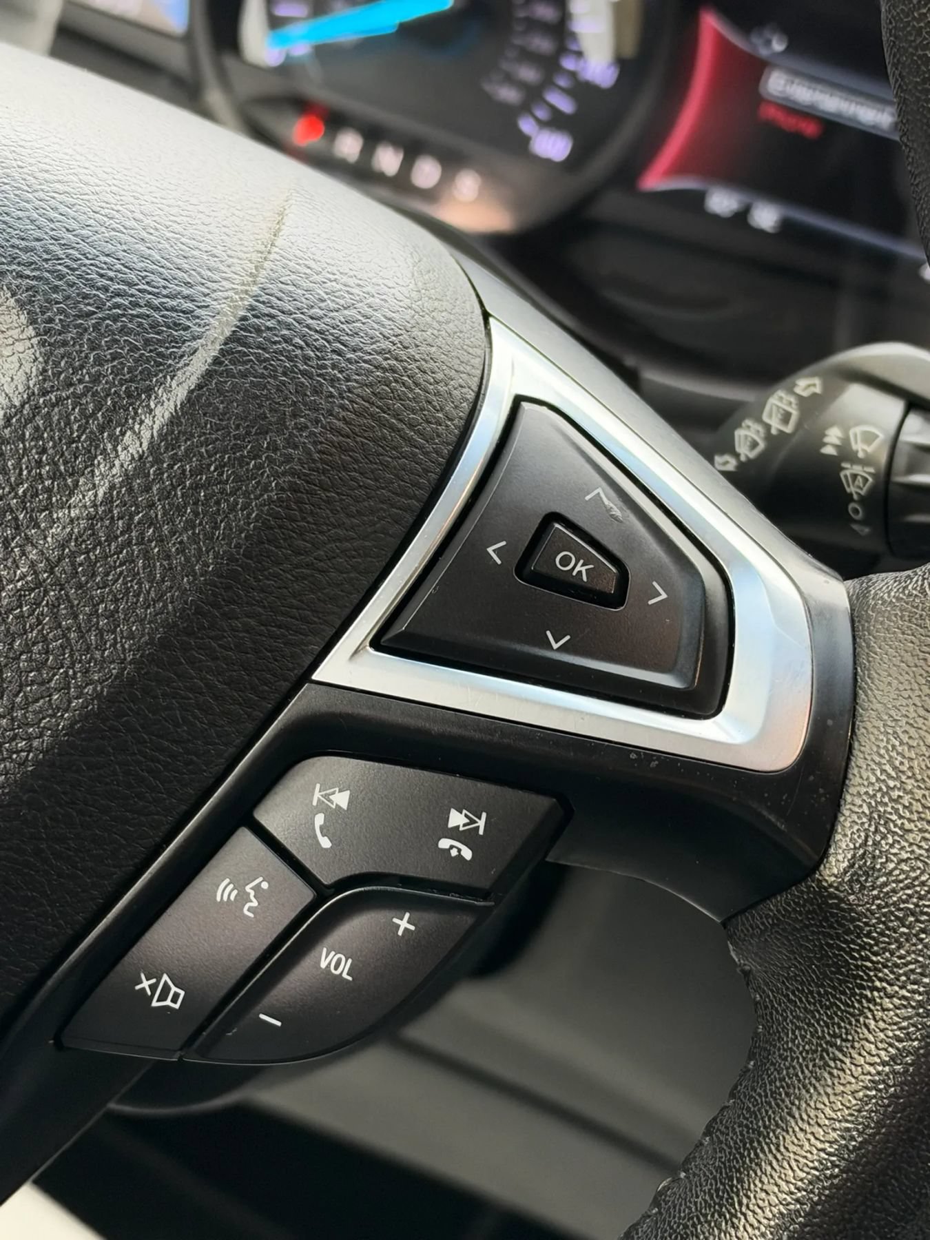 Used 2019 Ford Edge Titanium FWD image 17